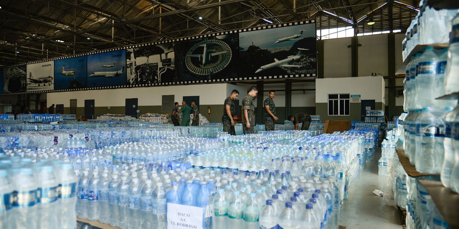 Comunidades quilombolas e ciganas recebem cestas básicas no RS