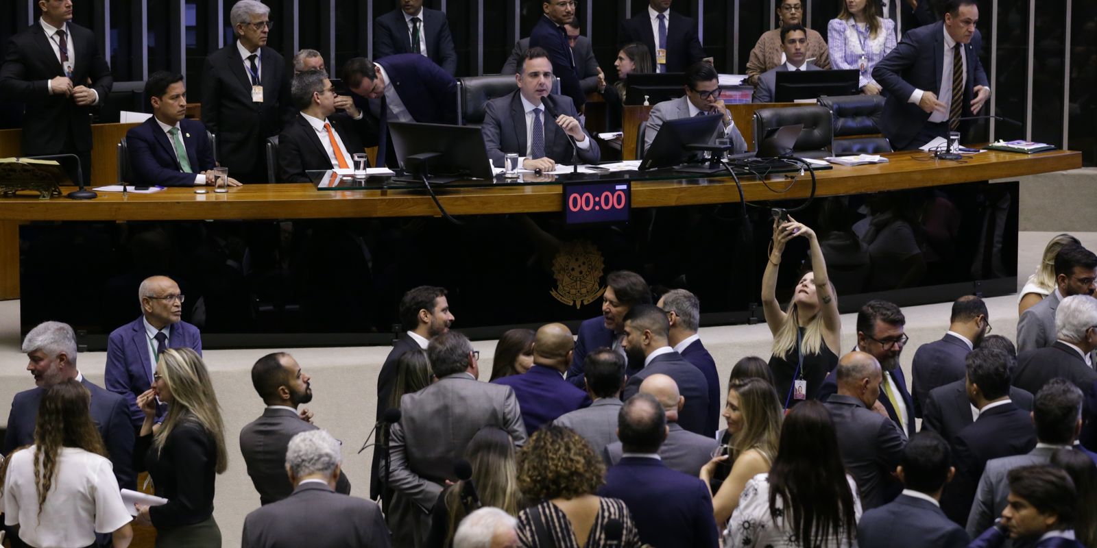 Congresso mantém veto de Bolsonaro à Lei em Defesa da Democracia