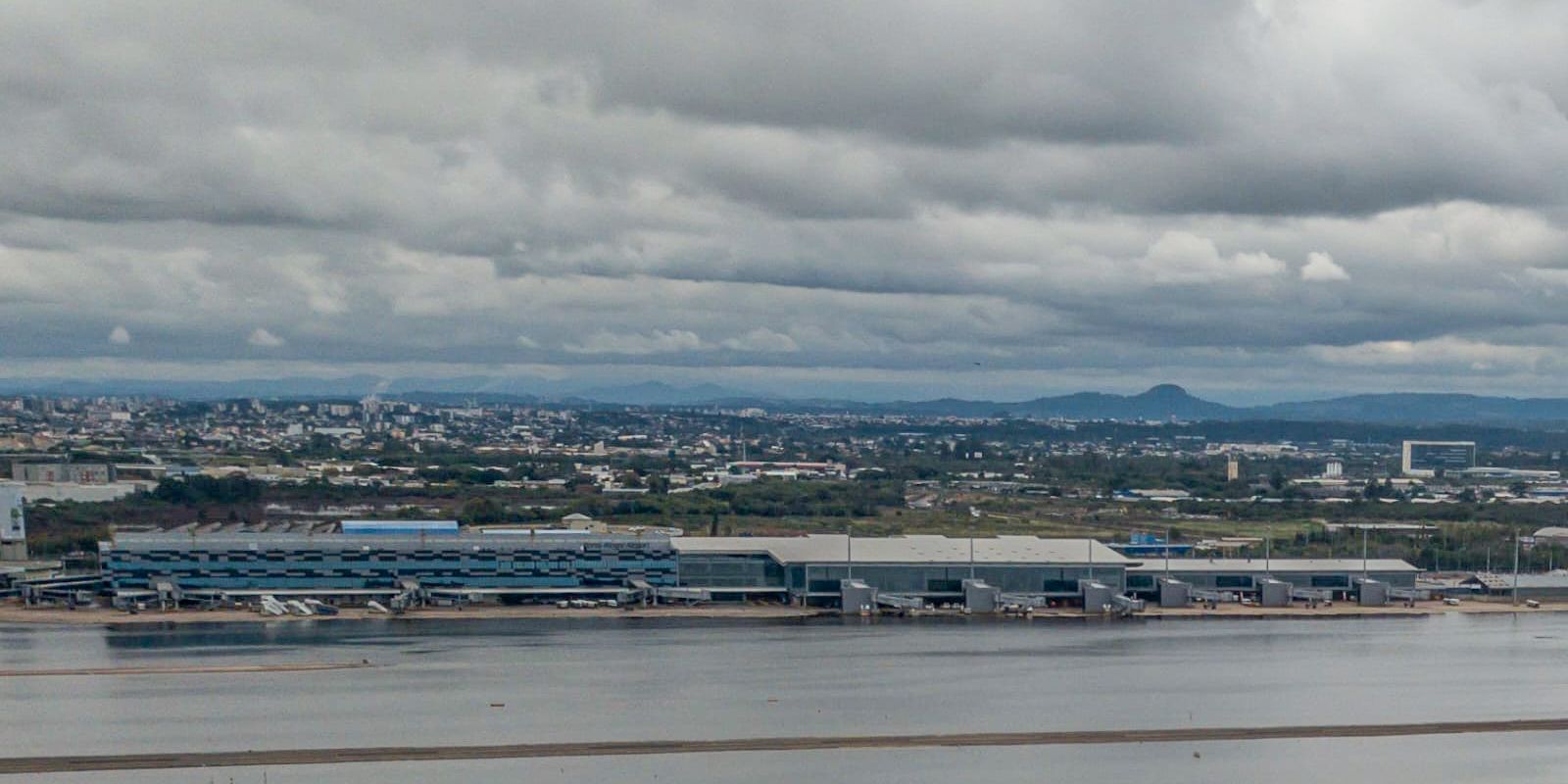 Aeroporto de Porto Alegre reabrirá parcialmente para voos em outubro