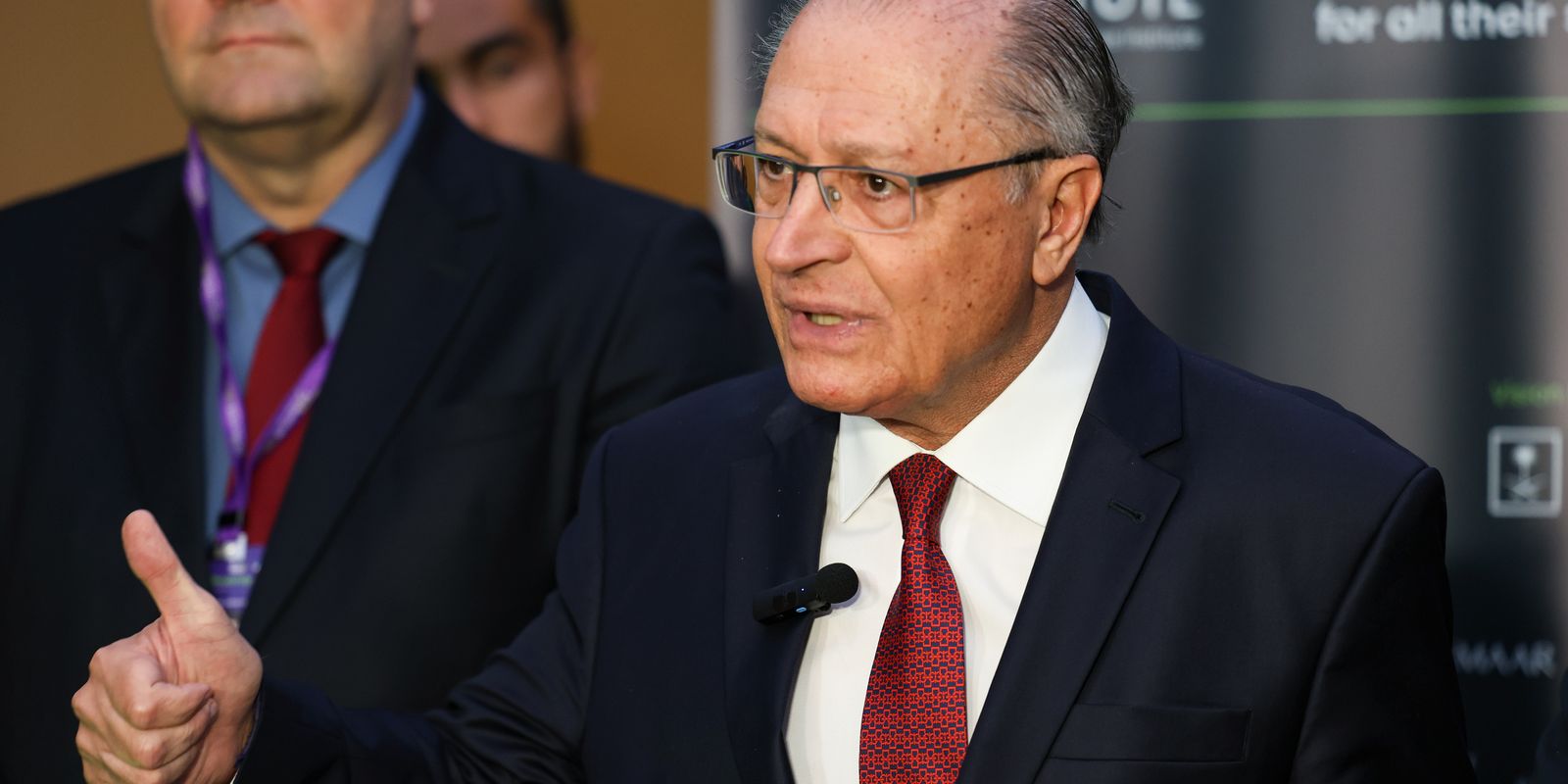 Alckmin diz que governo tem “absoluta confiança” de que dólar vai cair