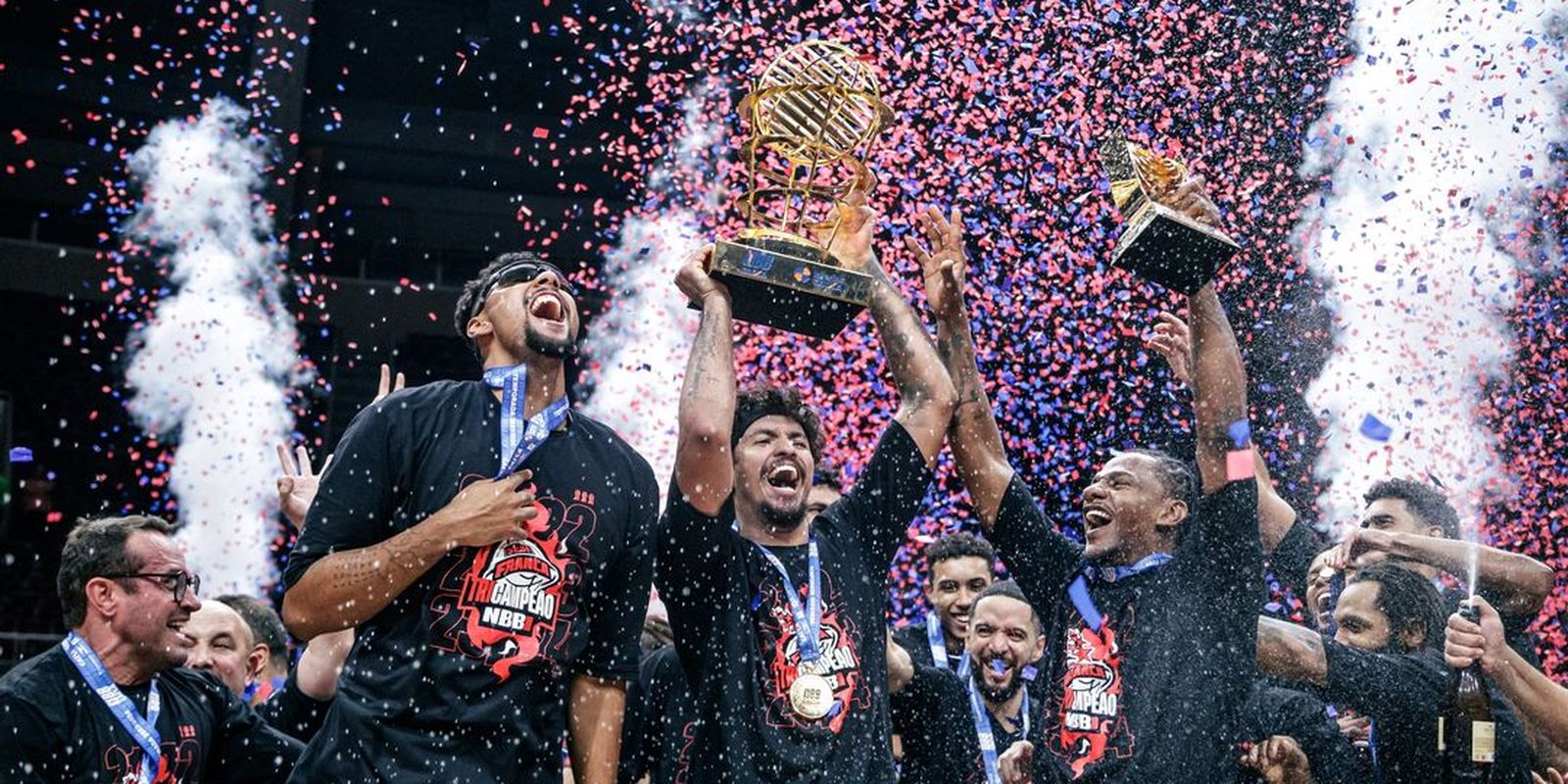 Após turbulências na temporada, Franca é tricampeão consecutivo na NBB