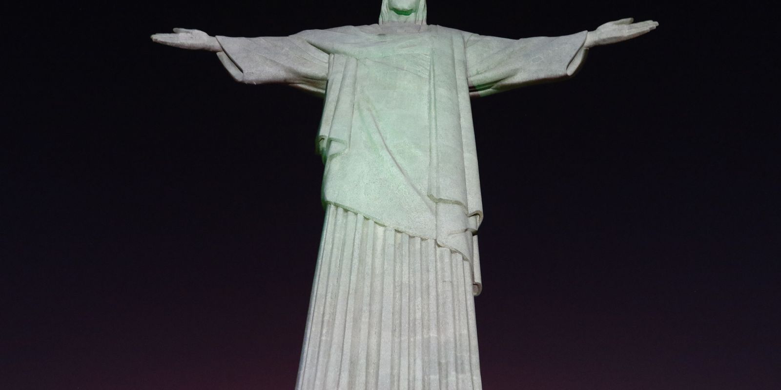 Cristo Redentor, no Rio, veste hoje o traje típico da Coreia do Sul