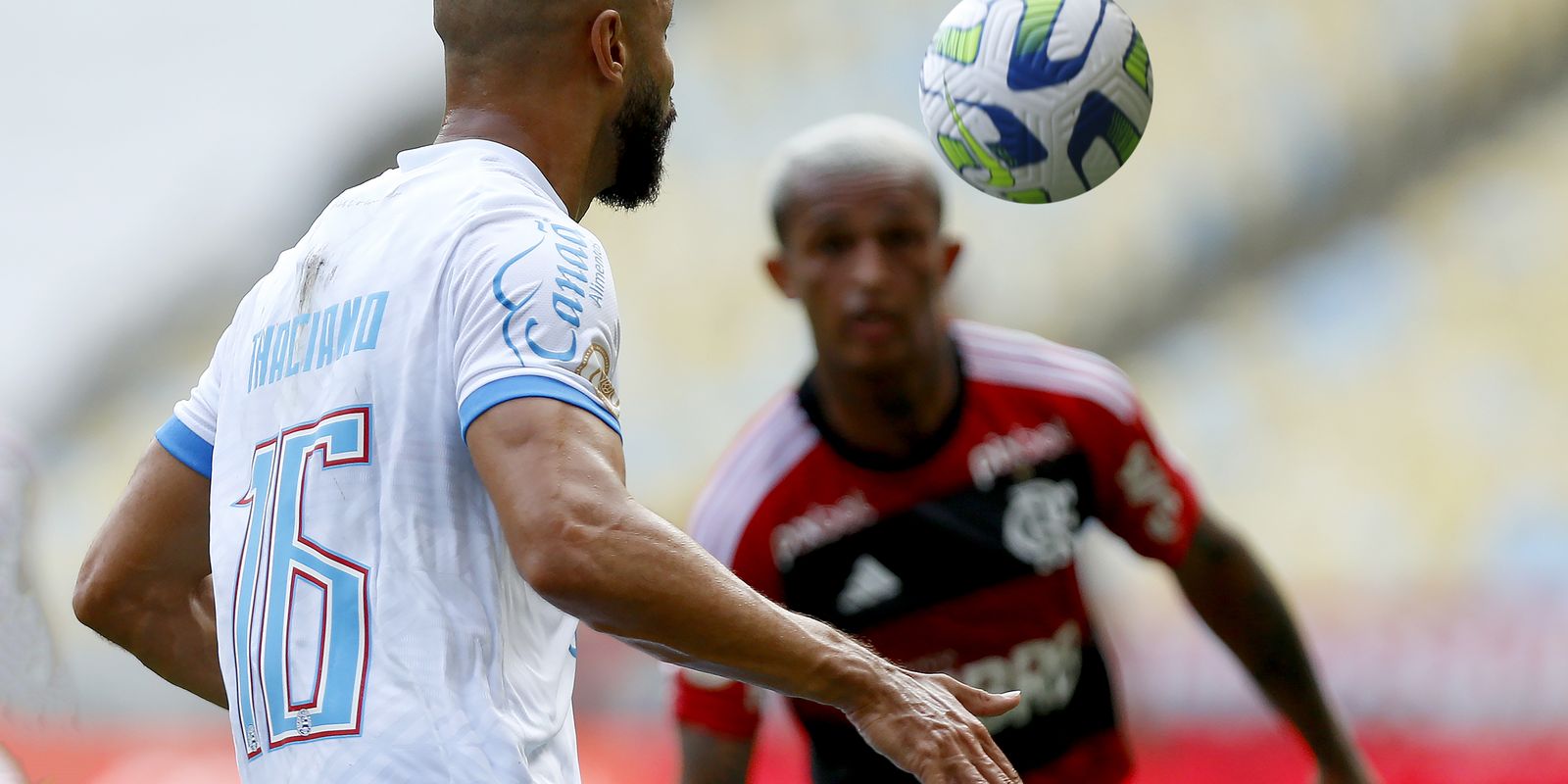 De olho na liderança do Brasileiro, Fla e Bahia jogam no Maracanã