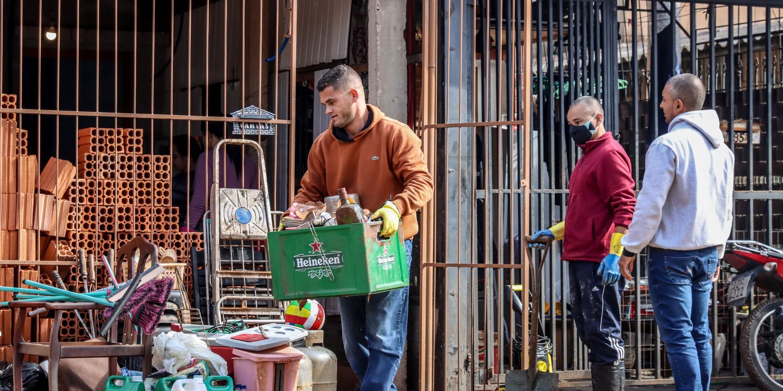 Enchentes paralisaram 63% das indústrias gaúchas, revela pesquisa