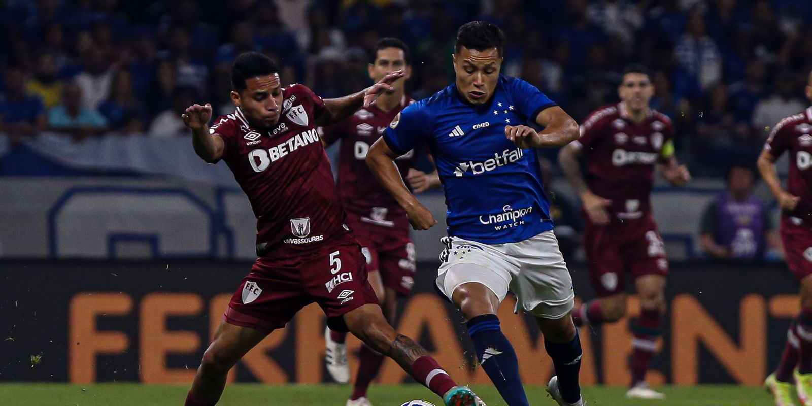 Flu visita Cruzeiro no Mineirão buscando vitória para amenizar pressão