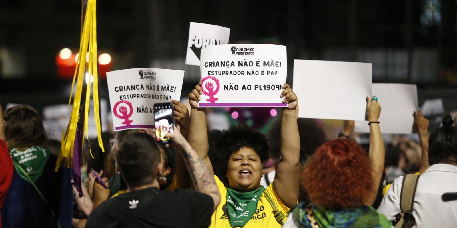 Manifestantes vão às ruas contra PL que equipara aborto a homicídio