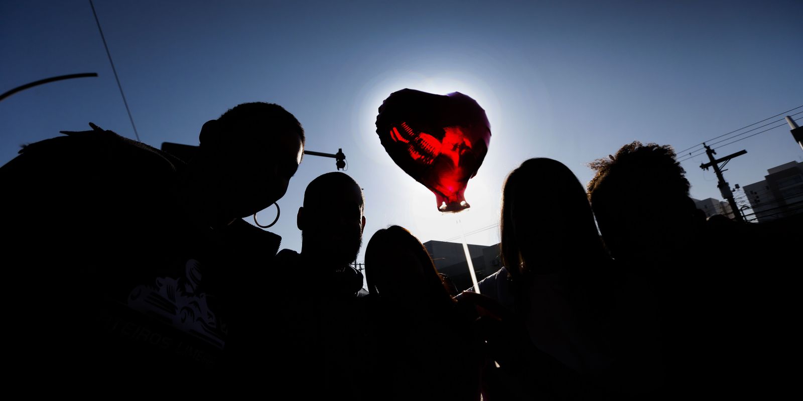 Presas reencontram famílias em saidinha entre sorrisos e lágrimas