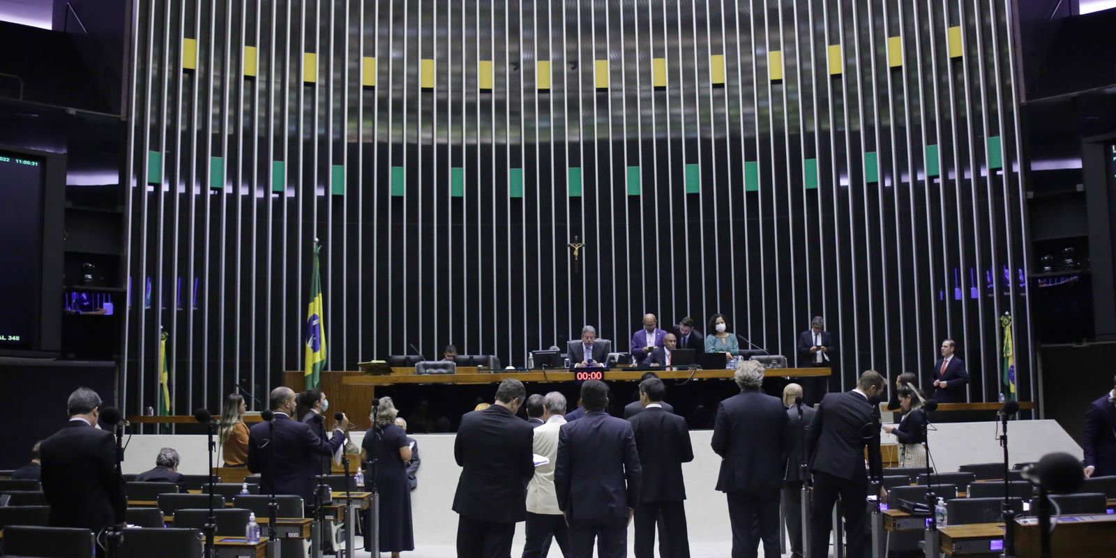 Texto que permite Mesa da Câmara suspender deputado será votado hoje