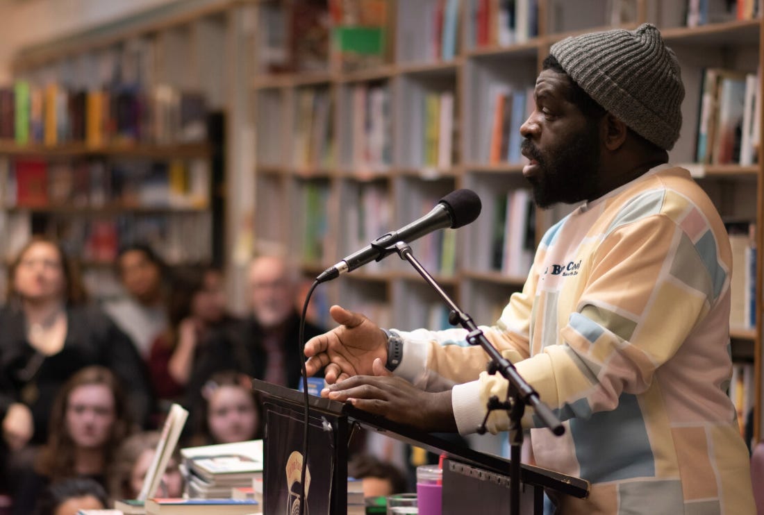 As ideias de Hanif Abdurraqib, agora em português