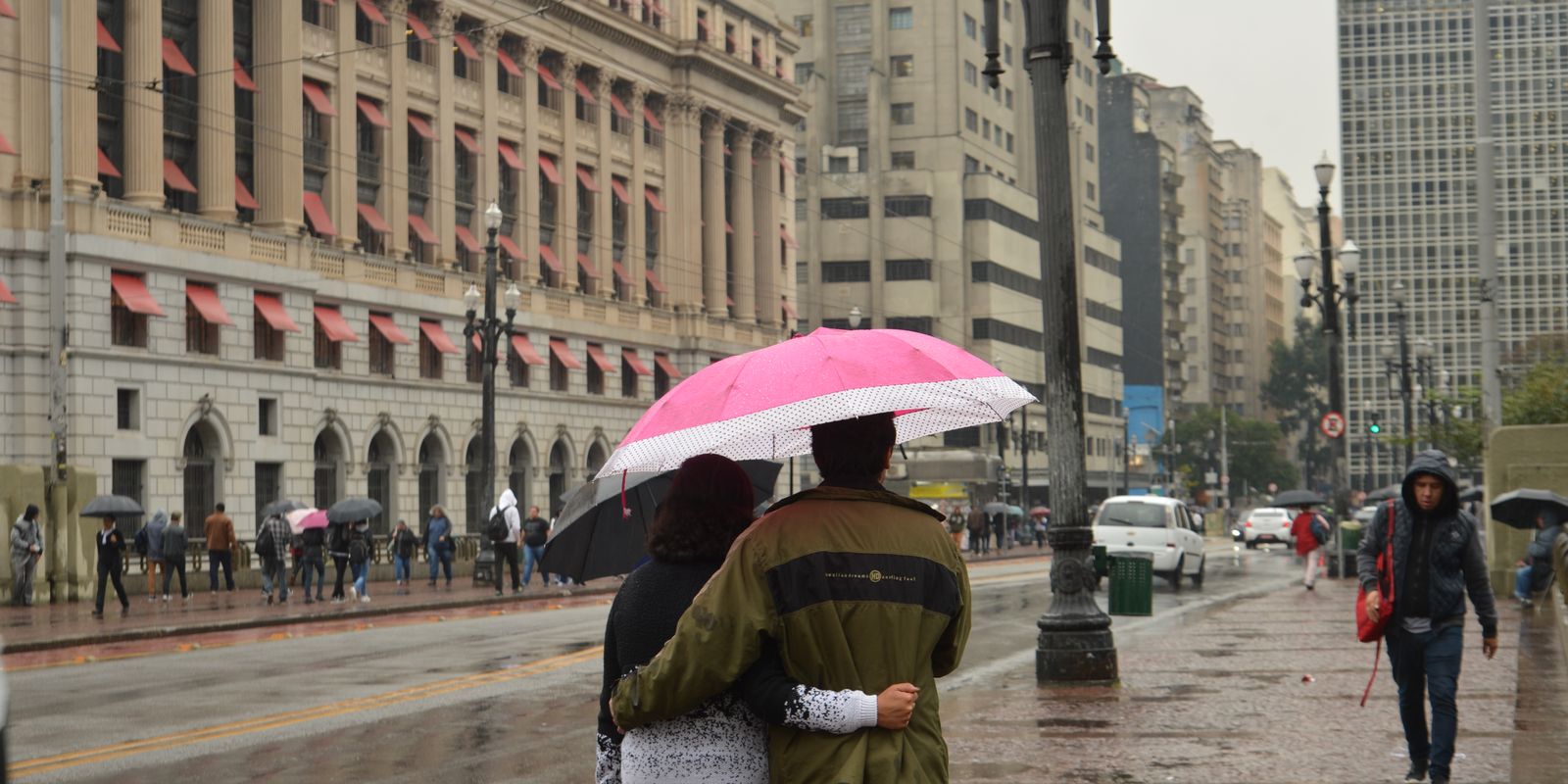 Capital paulista pode ter dia mais frio do ano nesta terça-feira