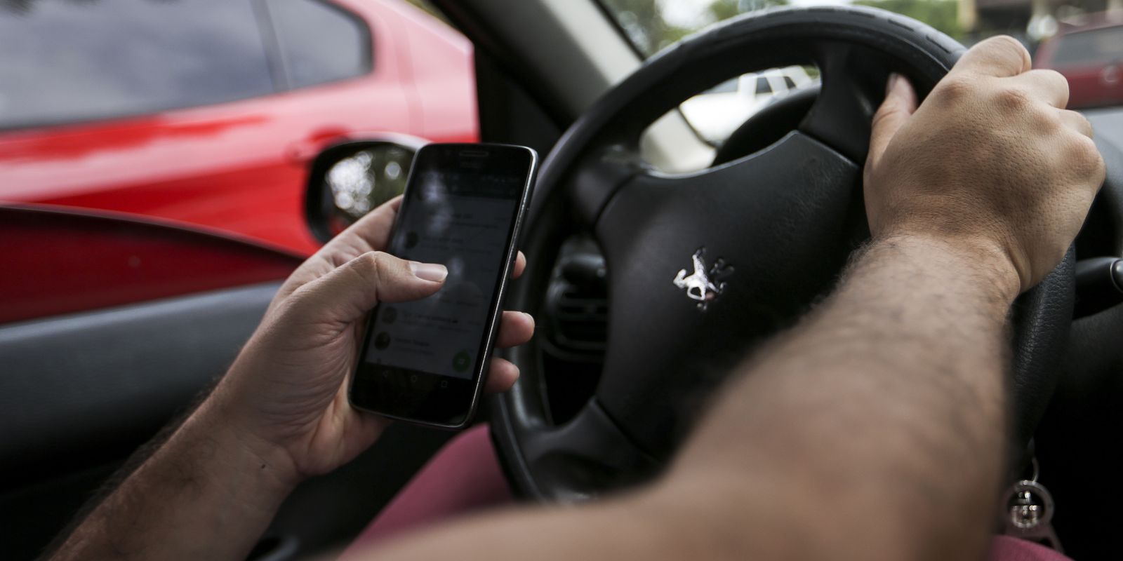 Dois celulares são roubados ou furtados por minuto no Brasil