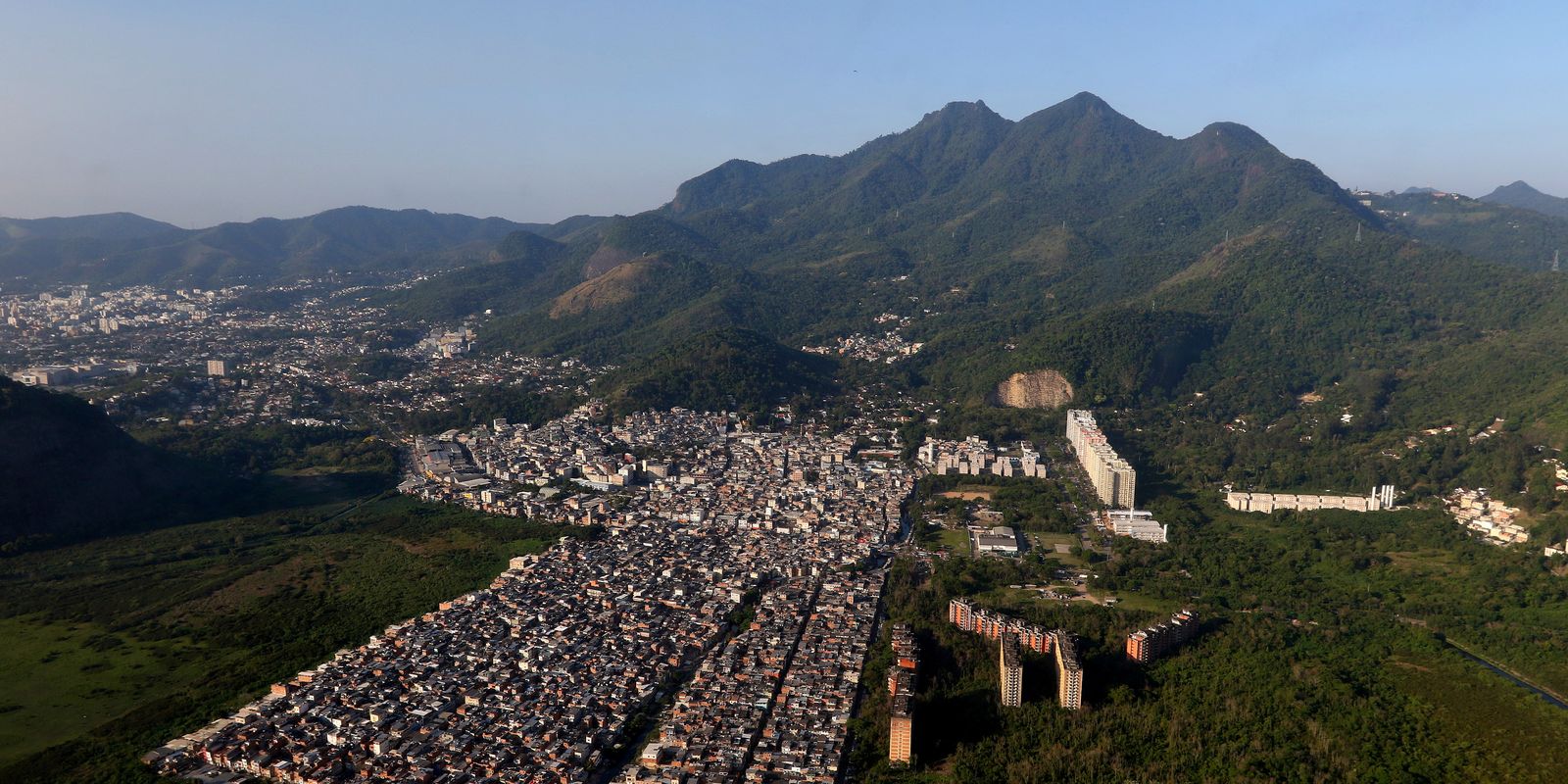 Forças de segurança iniciam ação contra milicianos na zona oeste do RJ