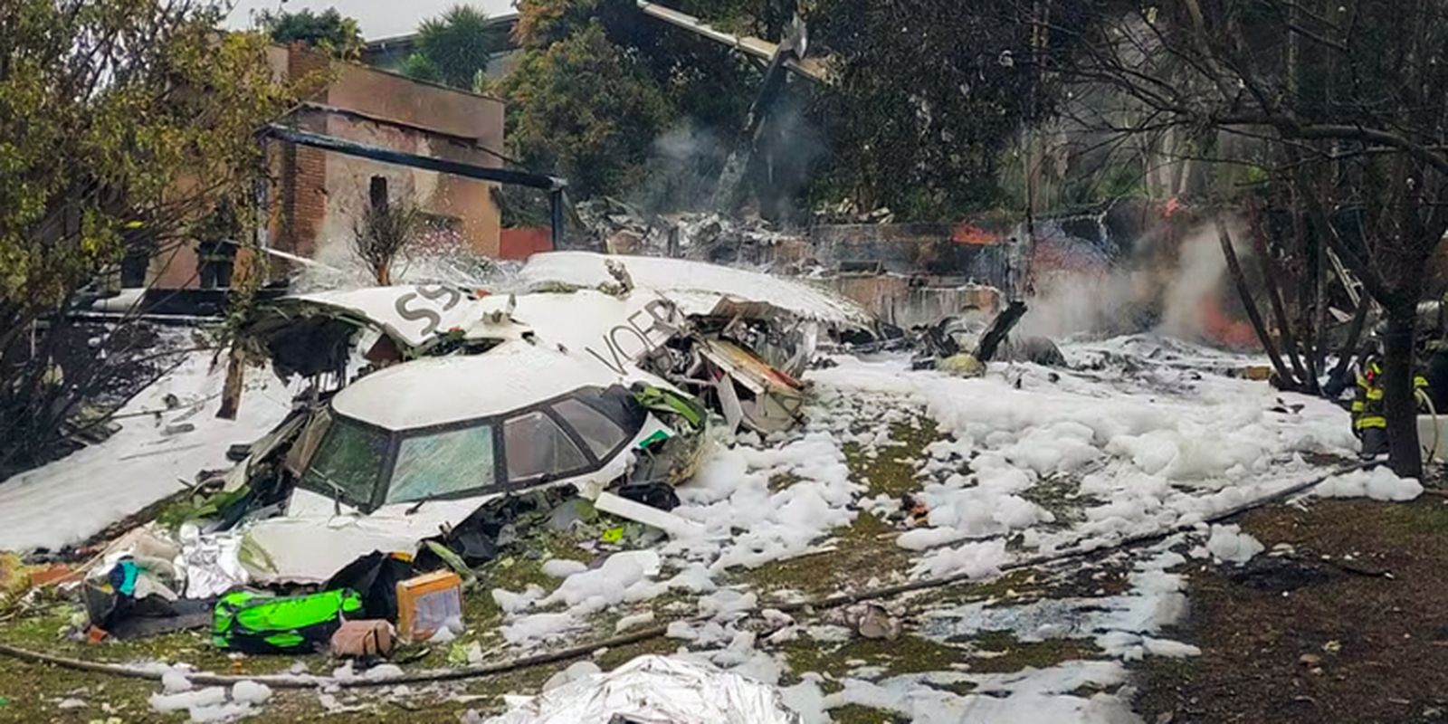 Destroços de avião já estão na sede da Voepass, em Ribeirão Preto