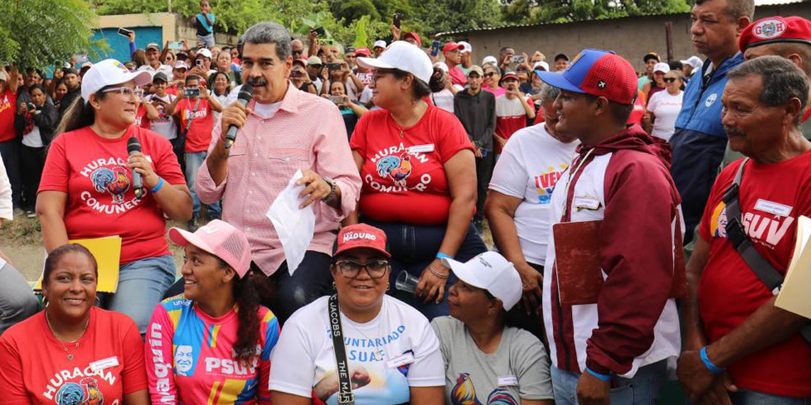 Com reeleição contestada, Maduro faz eleição para comunas na Venezuela