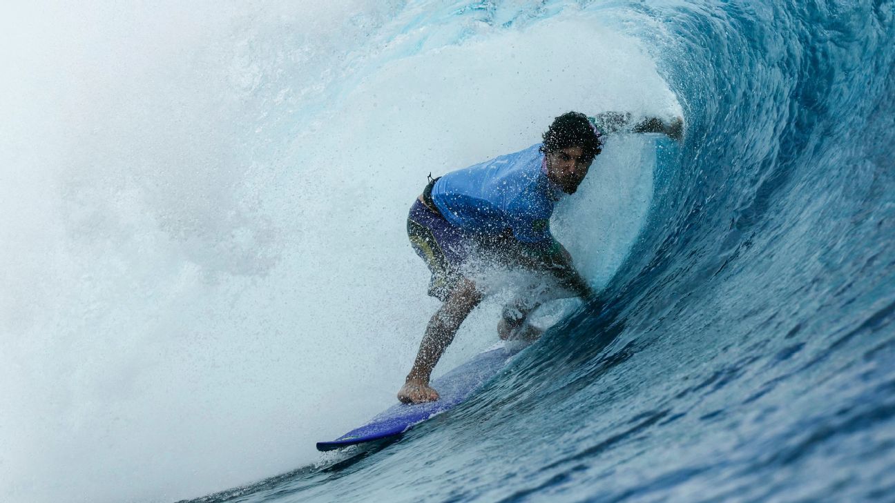 Medina derrota peruano e fica com o bronze do surfe nas Olimpíadas