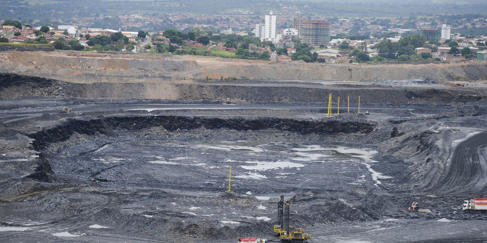 Relatório mapeia conflitos envolvendo transição energética e mineração