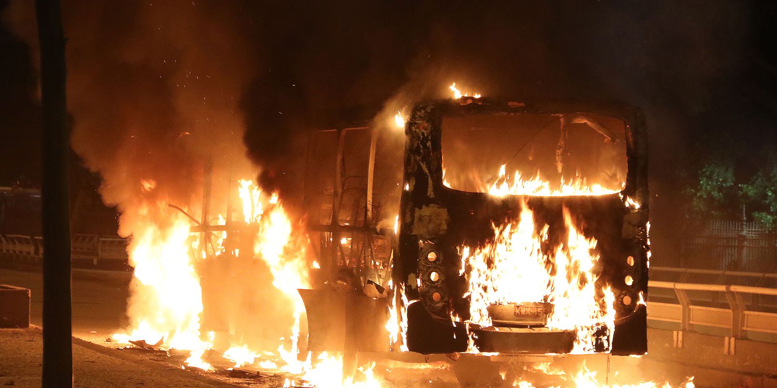 Prejuízos por ataques no Rio equivalem à compra de 100 ônibus