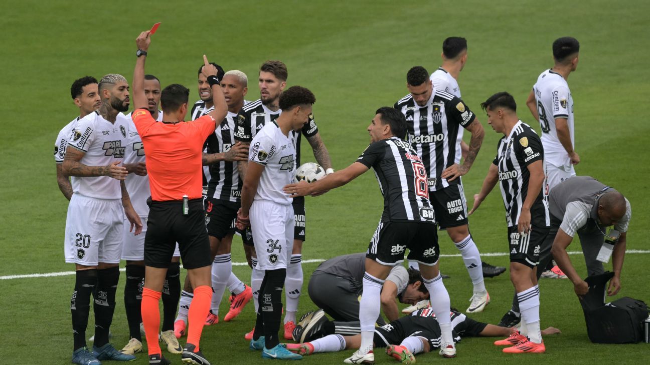 A explicação para a expulsão de Gregore na final da Libertadores