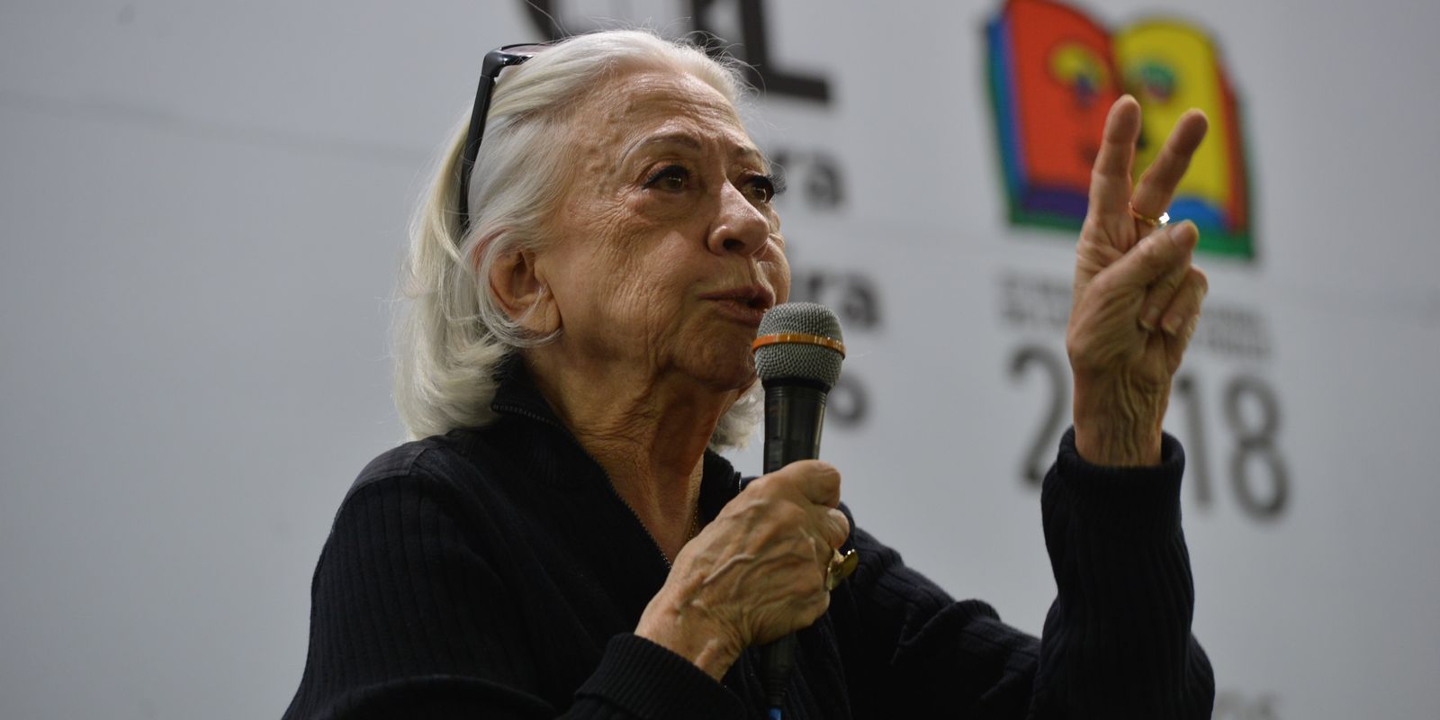 Guinness premia Fernanda Montenegro por recorde de público em leitura