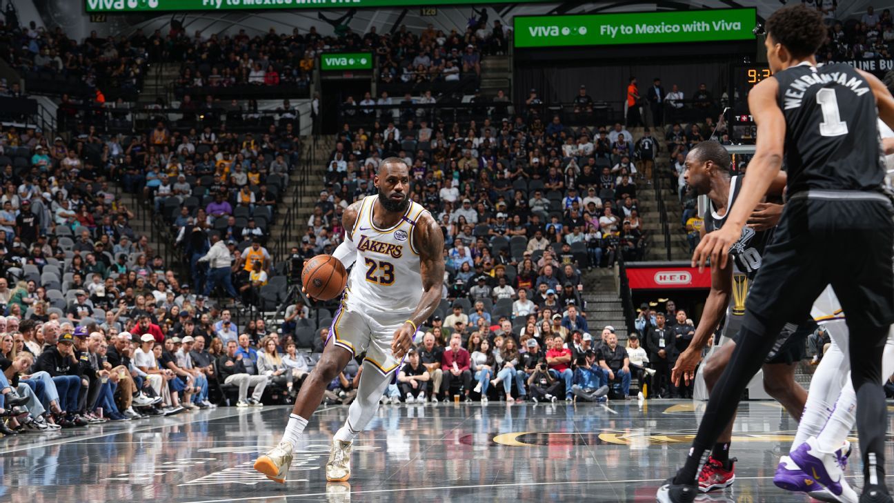 LeBron faz quarto triplo-duplo seguido, Davis anota 40 pontos, e Lakers vencem os Spurs