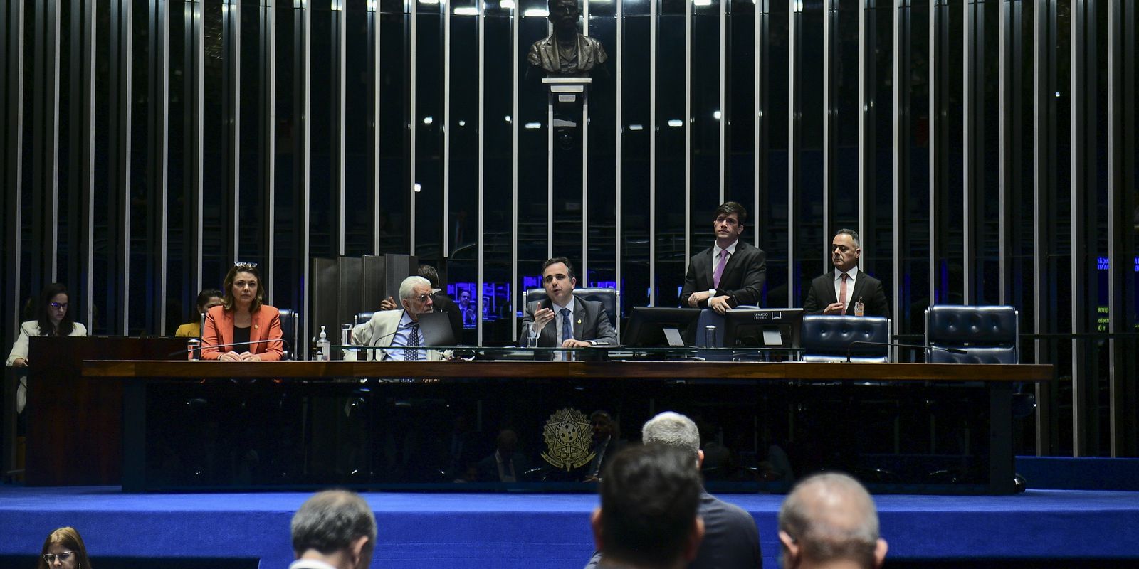 Senado aprova PEC do corte de gastos e restrição do PIS/Pasep