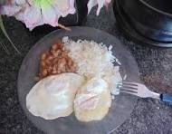 Arroz com feijão segue imbatível nas praças de alimentação do país