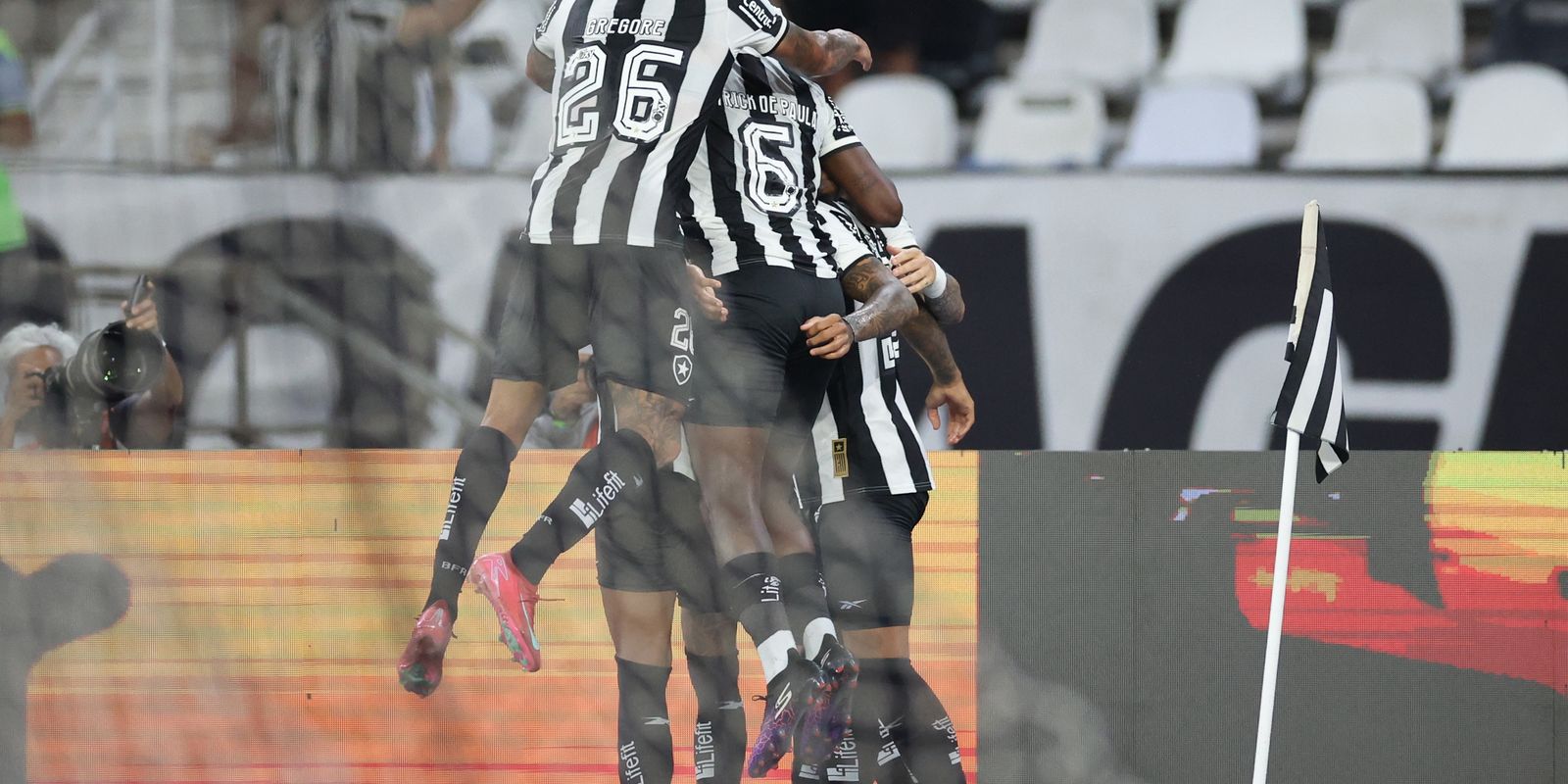 Copa do Brasil: Botafogo goleia e encaminha classificação para oitavas