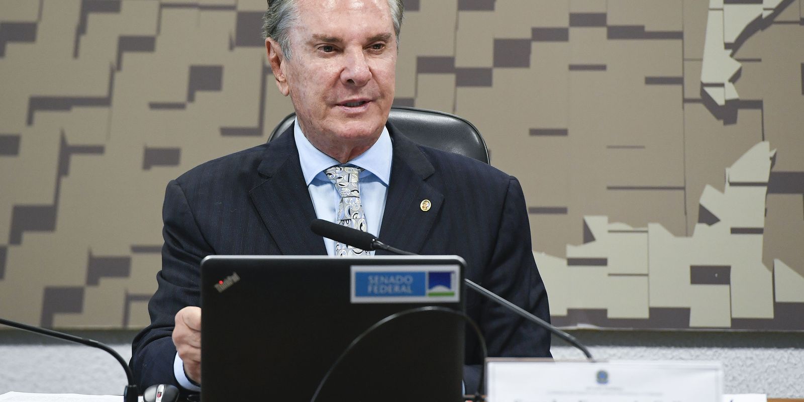 Ex-presidente Fernando Collor deixa presídio para cumprir pena em casa