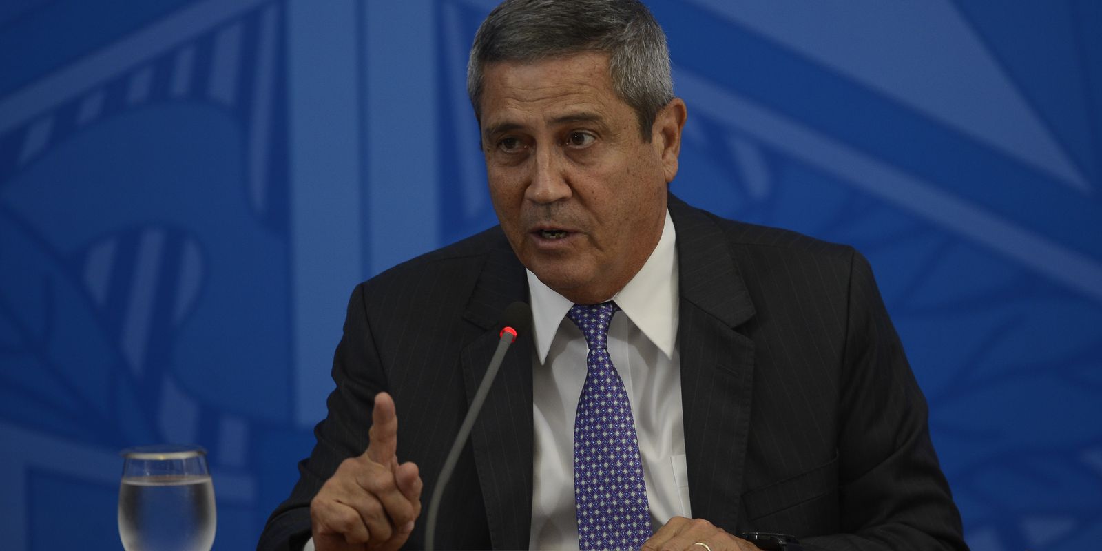 PGR defende que general Braga Netto siga em prisão preventiva