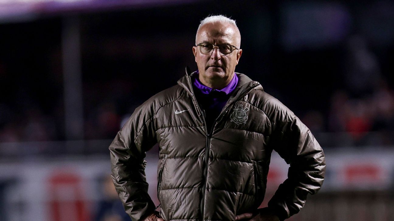 Dorival vê Corinthians ‘inaceitável’ e explica saída de Memphis Depay