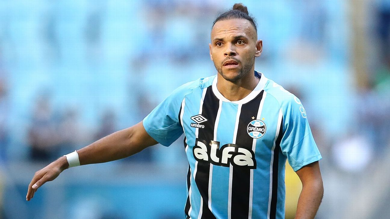 Braithwaite forçou cartão amarelo para evitar gramado sintético em Atlético-MG x Grêmio