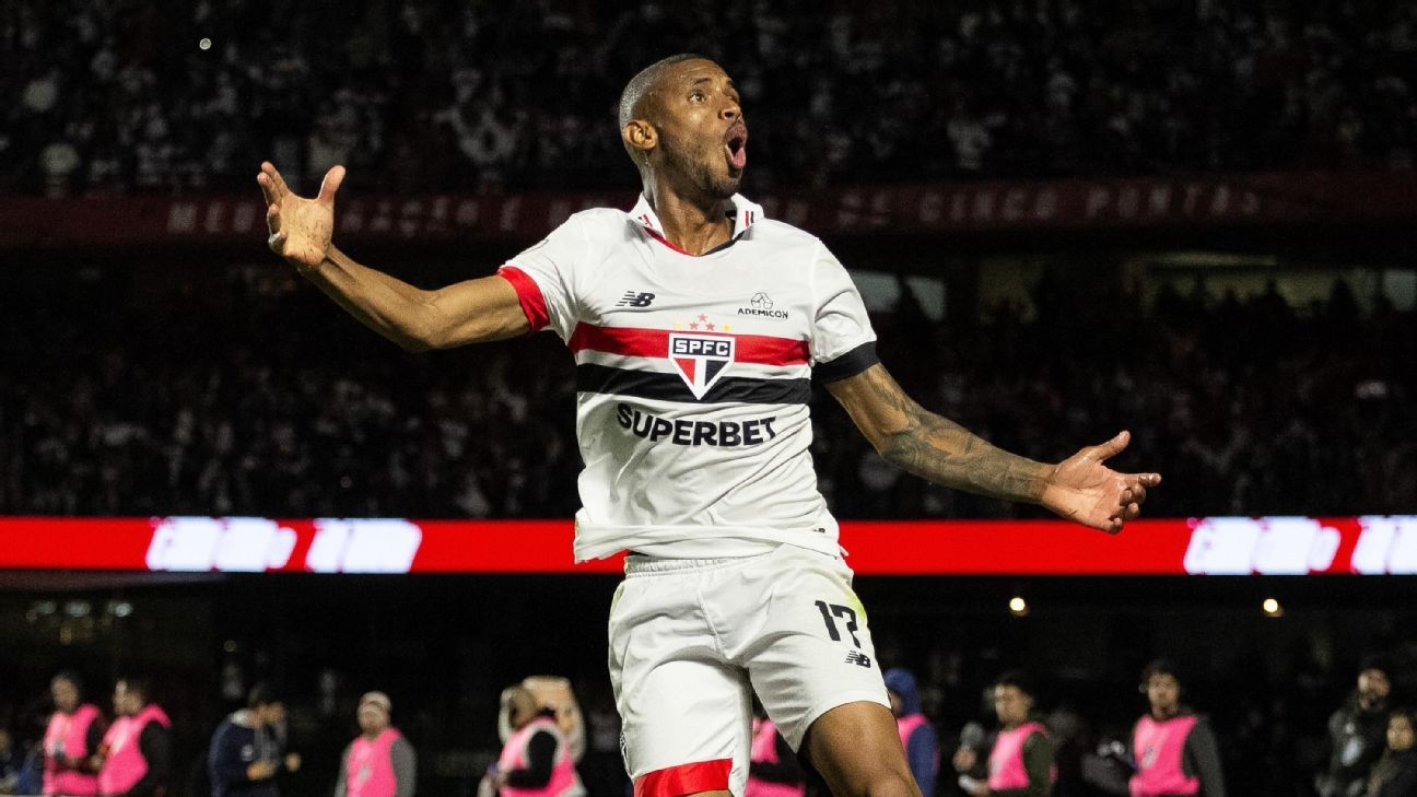 São Paulo vai ao mercado atrás de atacante após lesão de André Silva