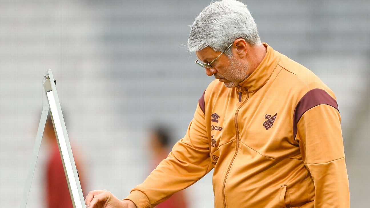 Técnico do Athletico-PR, sobre crise: ‘Se falar em Série C, tem que mandar embora’