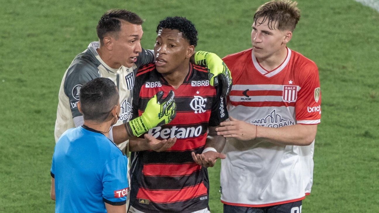 Conmebol vê erro em expulsão de Plata em Flamengo x Estudiantes