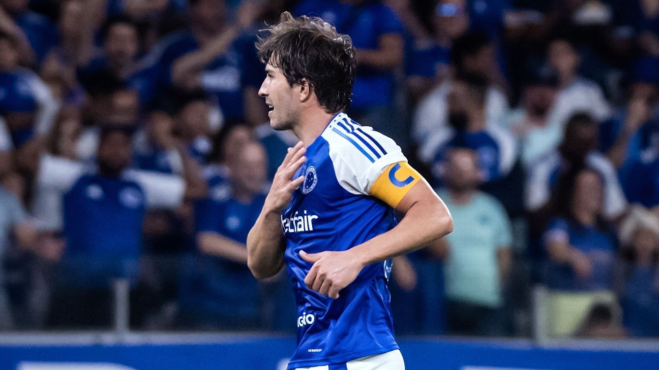Cruzeiro vira sobre o Bragantino e reassume vice-liderança do Brasileirão