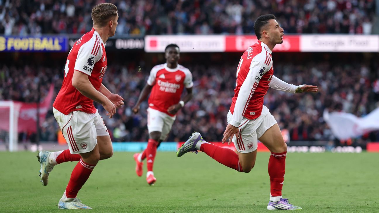 Martinelli faz golaço nos acréscimos e salva Arsenal de derrota para o City