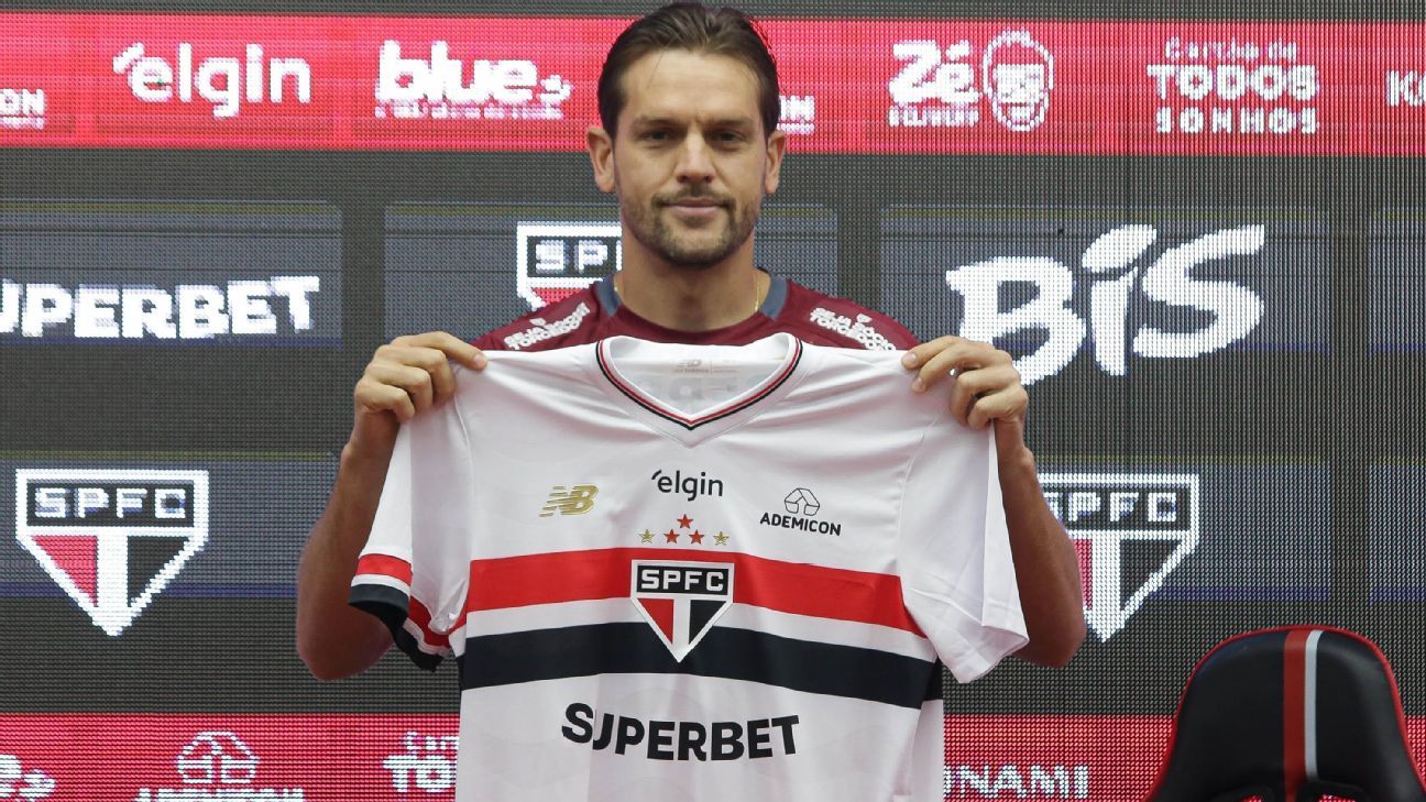Tolói celebra retorno ao São Paulo e se coloca à disposição contra Botafogo