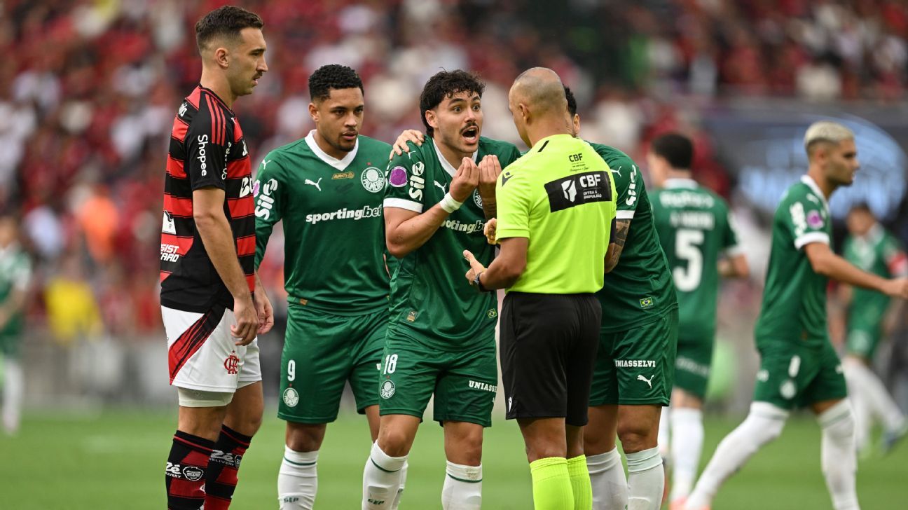Áudio do VAR de Flamengo x Palmeiras tem ‘lance sem impacto’ de Jorginho e ‘encontrão’ de Pedro em Fuchs