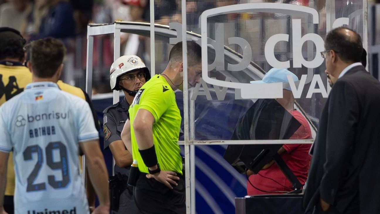 CBF recebe autorização da Fifa para liberar áudios de decisões sem revisão no VAR: ‘Avanço na transparência da arbitragem’