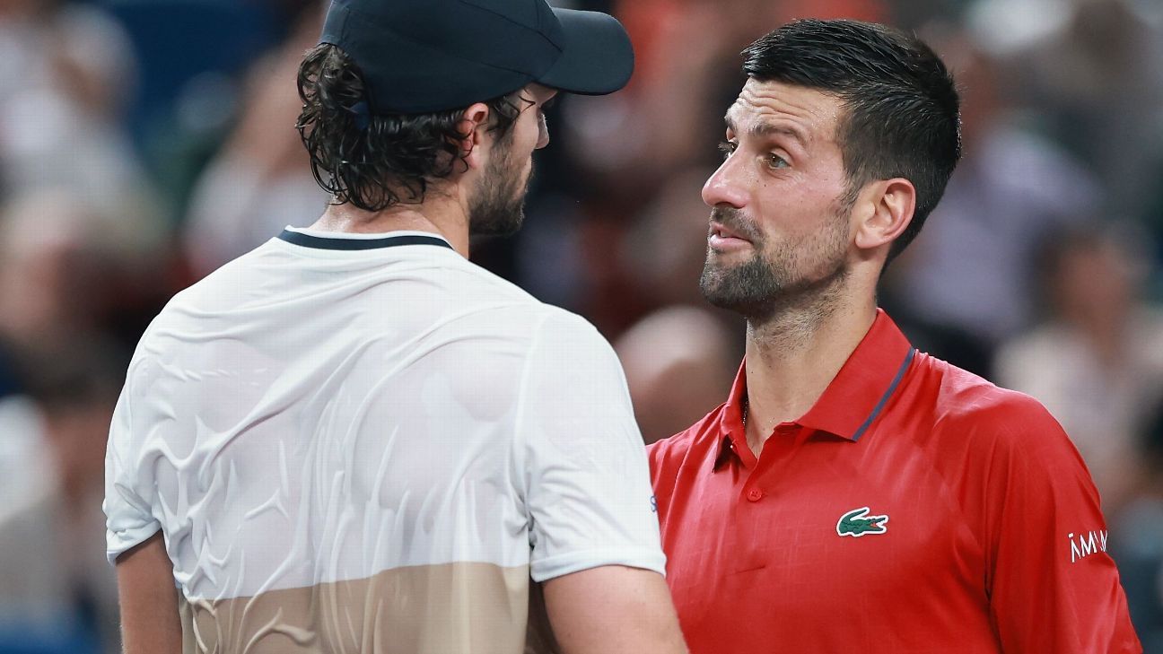 Djokovic volta a sofrer com lesão, cai para nº 204 da ATP e é eliminado na semifinal do Masters de Xangai