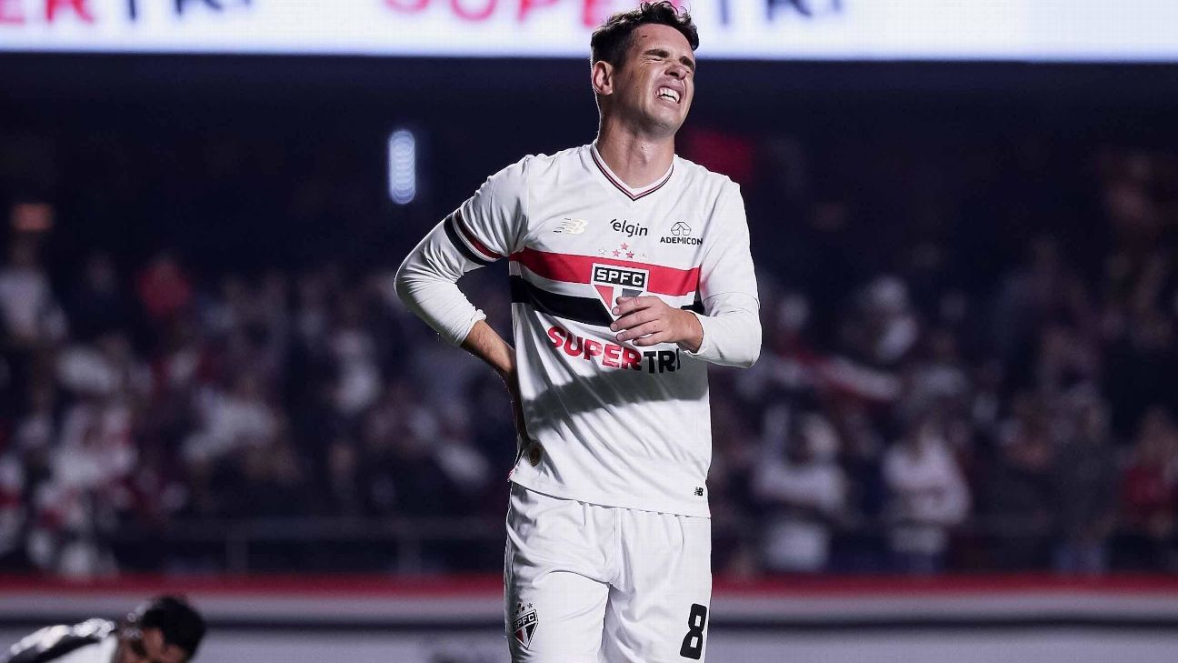 Exames de Oscar no São Paulo apontam alteração cardíaca; jogador é internado e permanece em observação