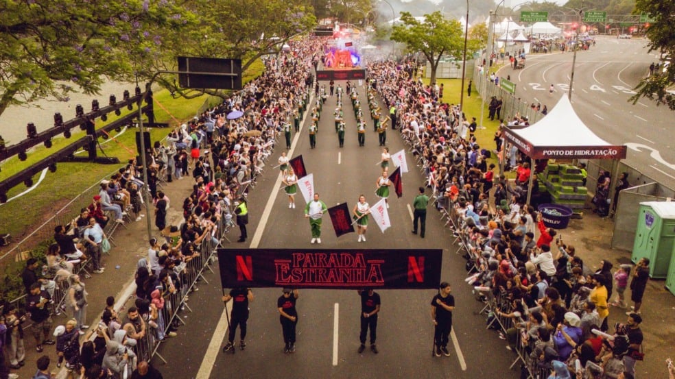 ‘Parada estranha’: tudo que ocorreu na celebração de Stranger Things