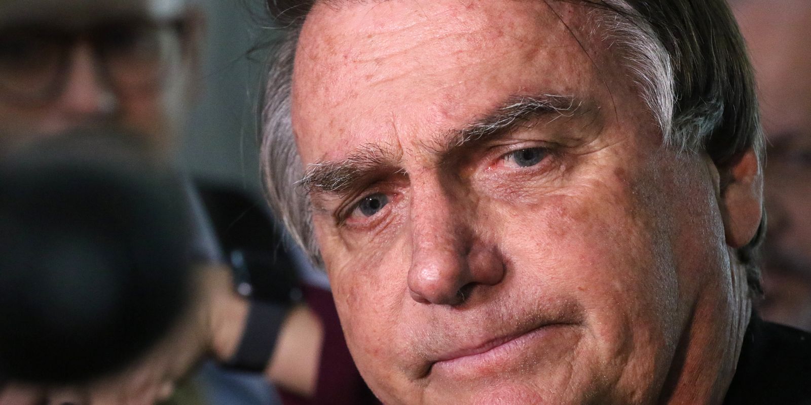 Bolsonaro é submetido à cirurgia para tratamento de hérnia bilateral