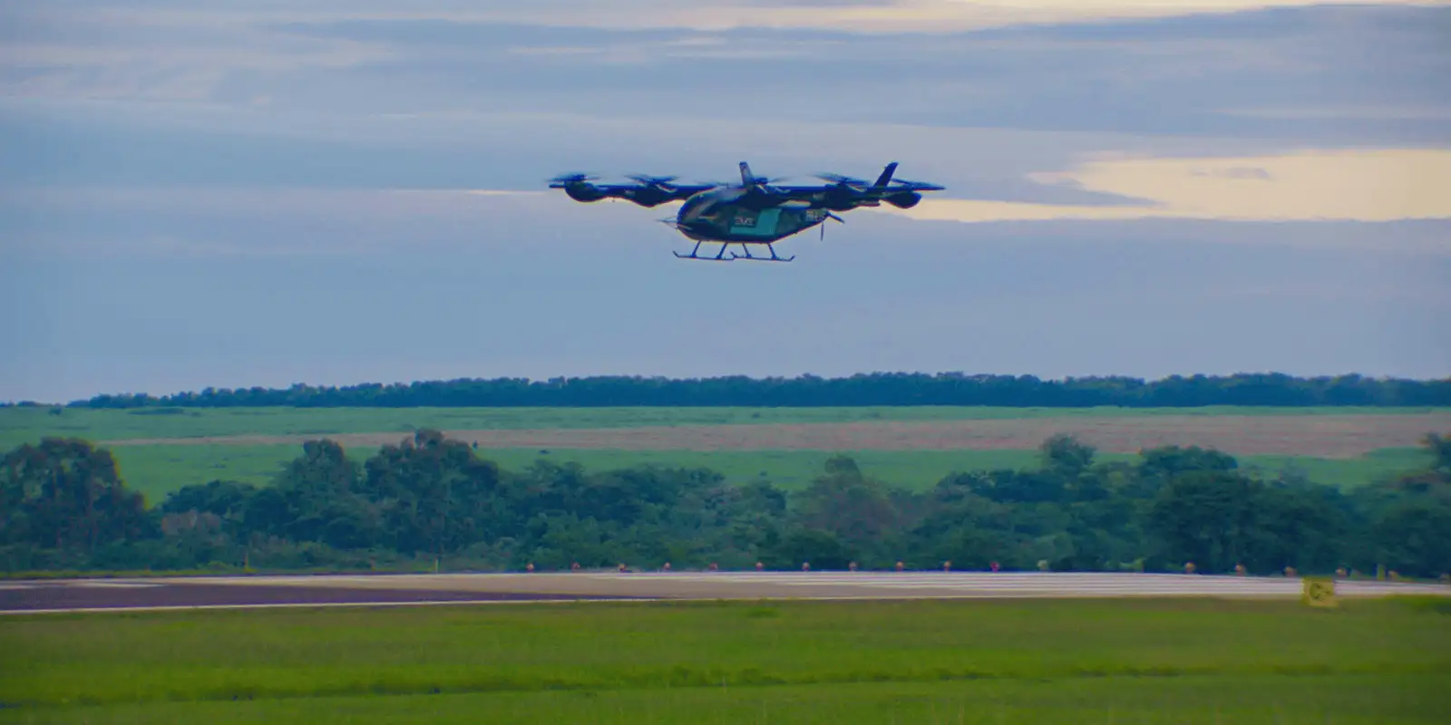 Eve, da Embraer, faz primeiro voo do protótipo de “carro voador”