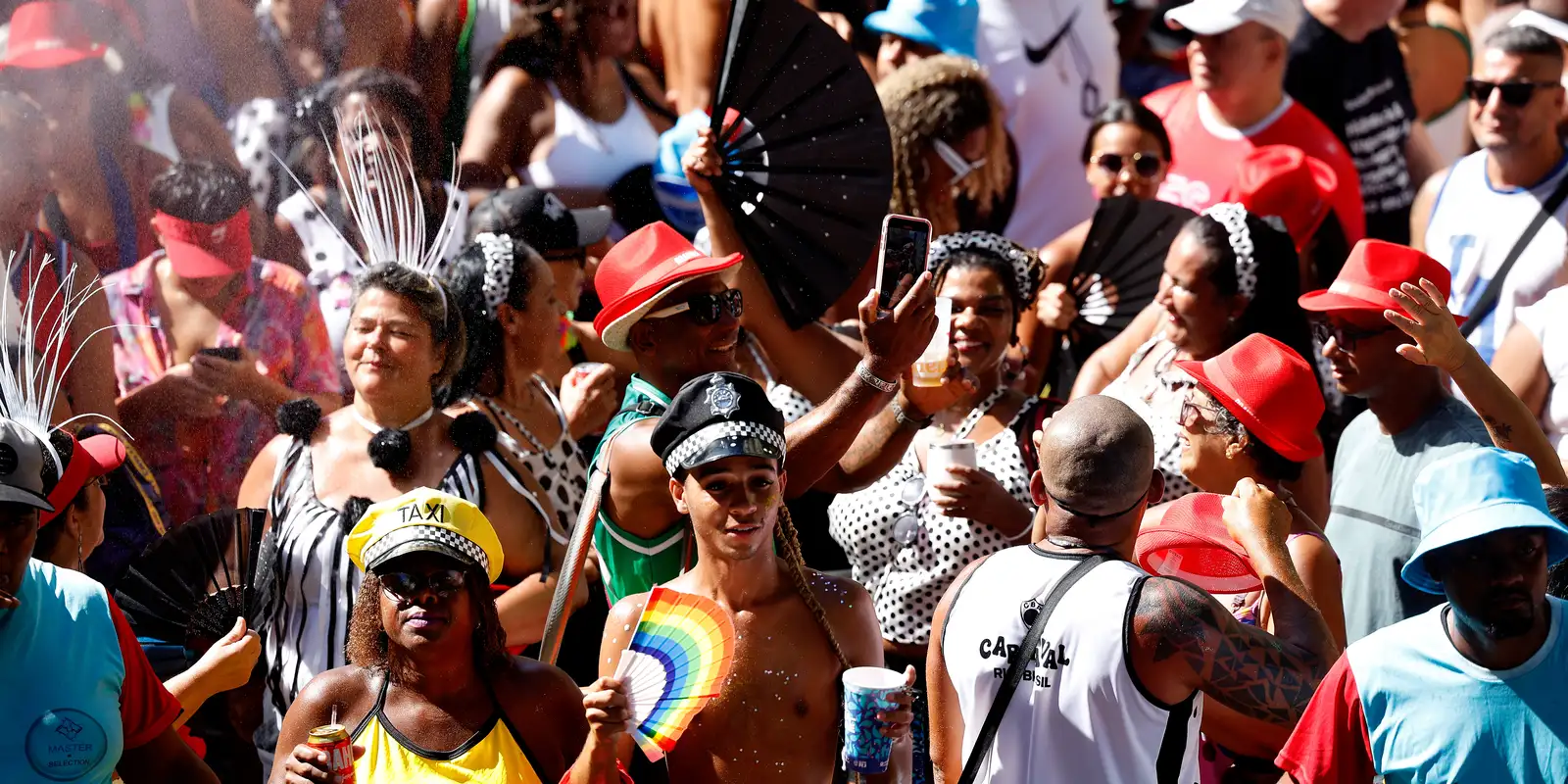 Ativistas denunciam ‘blackface’ em fantasias de carnaval