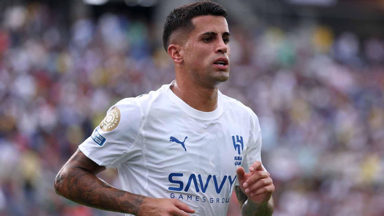 Barcelona anuncia volta de João Cancelo: ‘Há lugares que você nunca esquece’