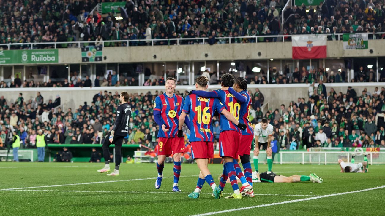 Barcelona toma sustos, mas vence o Racing Santander e avança na Copa do Rei