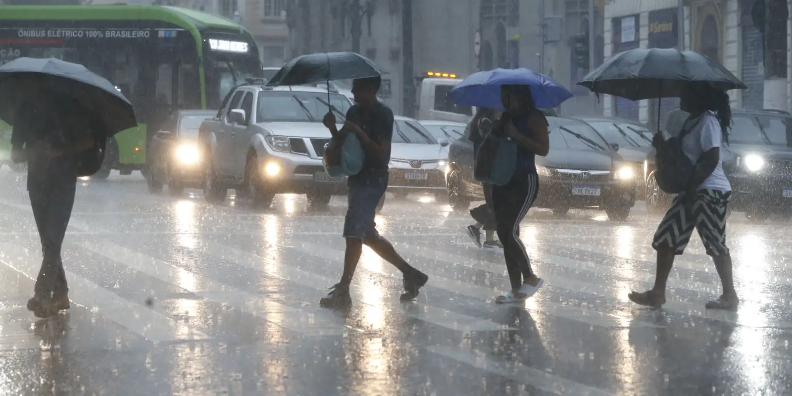 Chuvas fortes causam novas enchentes na Grande São Paulo