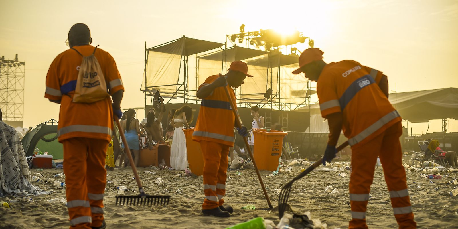 Comlurb recolhe 1,2 toneladas de lixo das praias do Rio no réveillon