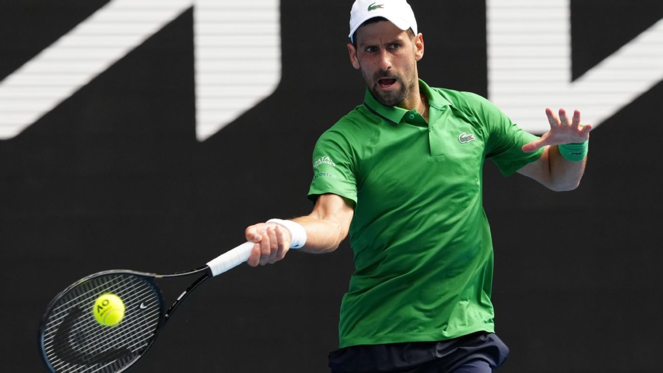 Djokovic sofre, mas conta com desistência de Musetti e vai às semifinais do Australian Open